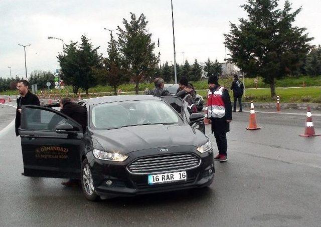 Polis, İstanbul&rsquo;a Giren Ara&ccedil;ları Didik Didik Aradı 1