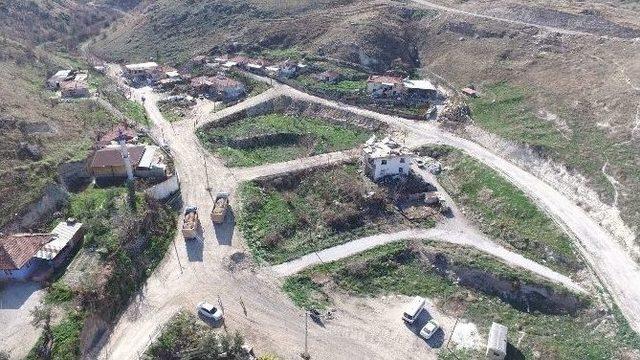 Kayalar Mahallesi’nde Yol Çalışmaları Devam Ediyor