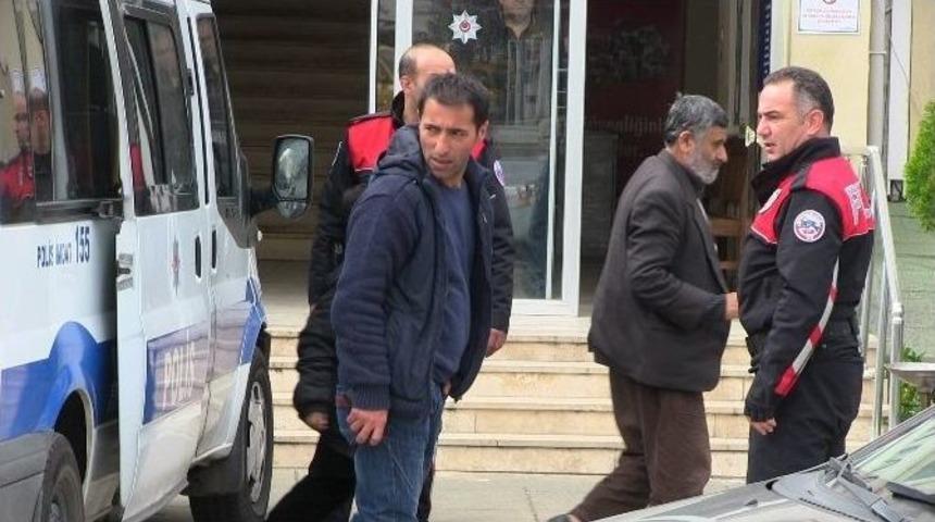 13 M&uuml;lteci Ka&ccedil;arken Yakalandı