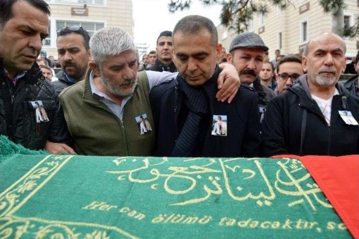 Gen&ccedil; Hakem G&ouml;zyaşları İ&ccedil;erisinde Toprağa Verildi