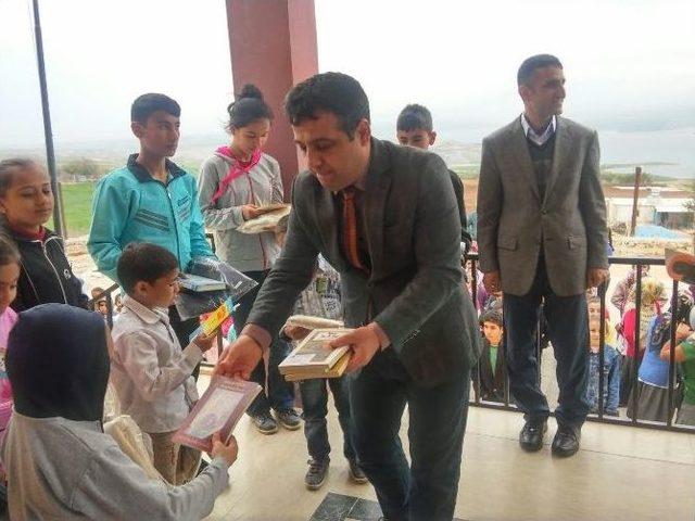 Bornova&rsquo;dan, Kahta&rsquo;ya Kitap Yardımı 1