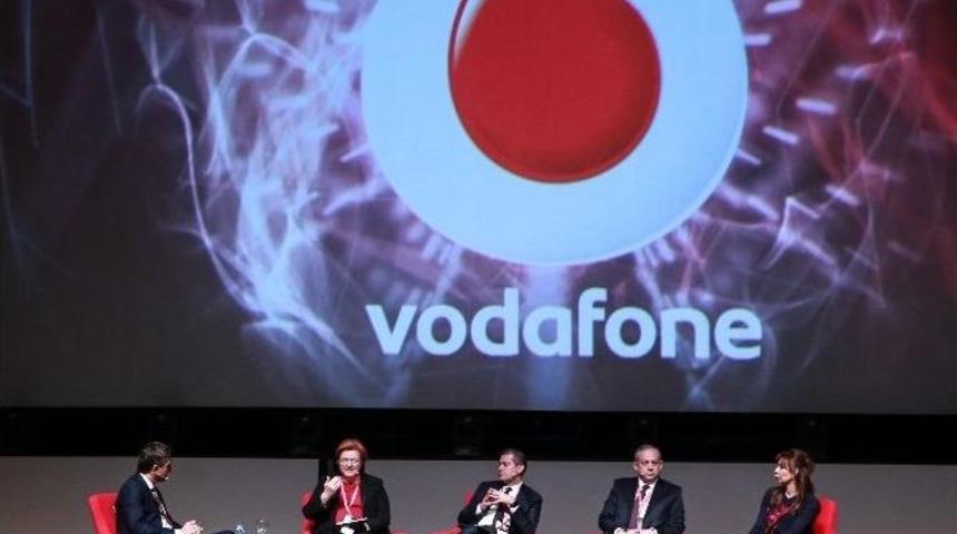 Vodafone Dijital D&ouml;n&uuml;ş&uuml;m Zirvesi 2016 Başladı