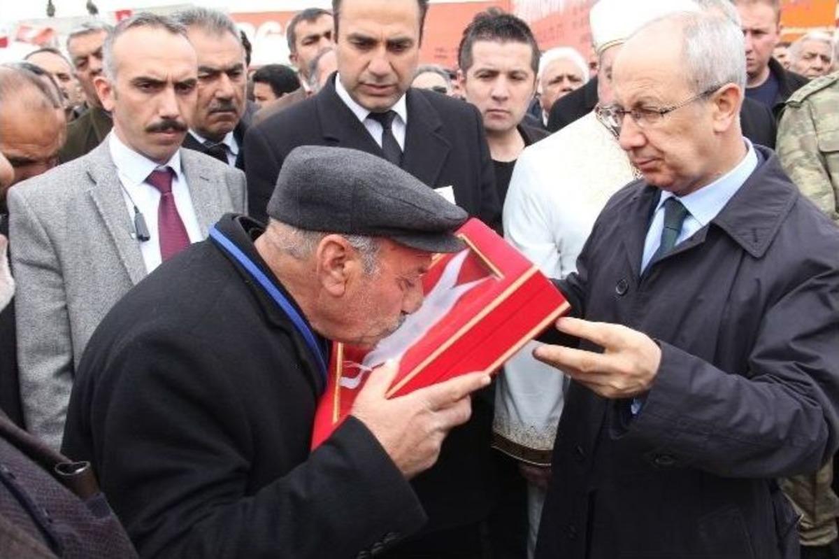 Şehit Polis Alag&ouml;z Toprağa Verildi