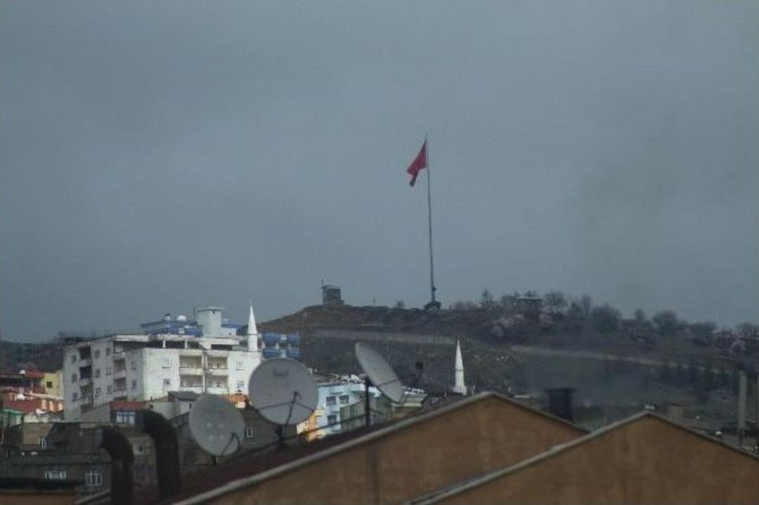 Şırnak&rsquo;ta Barikatlar Top Atışlarına Tutuldu