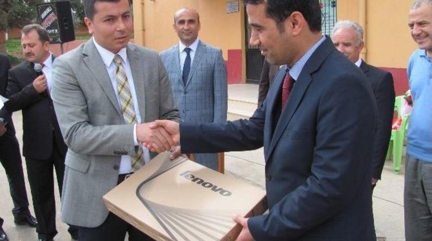 Araban İl&ccedil;esinde 30 İlk Ve Ortaokula Bilgisayar Ve Projeksiyon Desteği