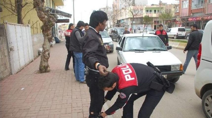 Ş&uuml;pheli Ara&ccedil; İhbarı Polisi Harekete Ge&ccedil;irdi