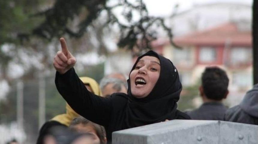 Adliye &Ccedil;ıkışında İki Aile Birbirine Girdi