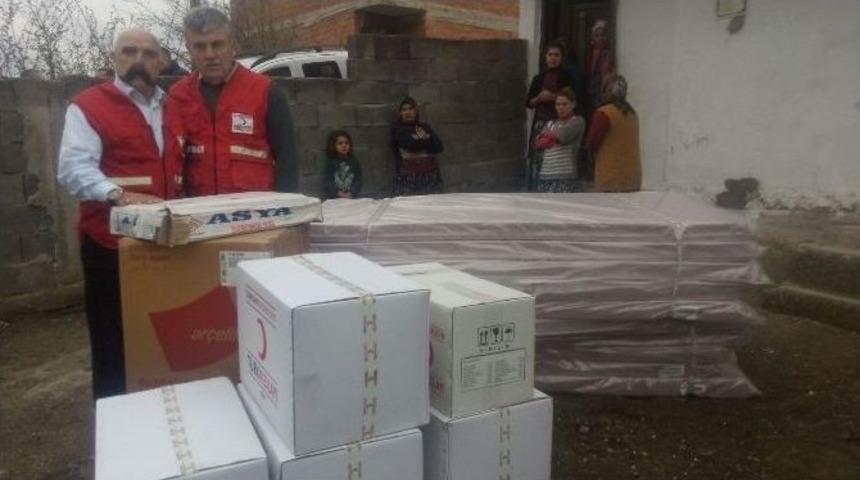 Alaplı&rsquo;da Evi Yanan Aileye Kızılay&rsquo;dan Yardım