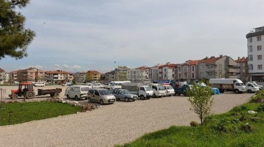 Pazar Yerinin Otopark Sorunu &Ccedil;&ouml;z&uuml;ld&uuml;