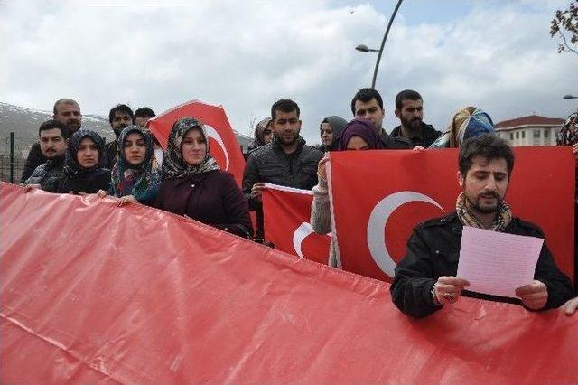 Gen&ccedil;lerden Ter&ouml;re Bayraklı Tepki 1