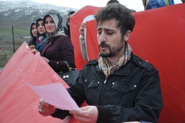 Gen&ccedil;lerden Ter&ouml;re Bayraklı Tepki 2