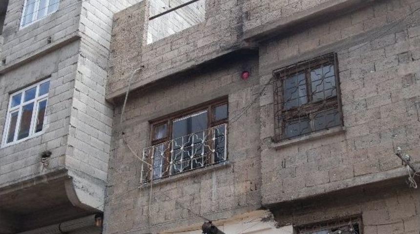 Gaziantep&rsquo;te &Uuml;zerine Kapı D&uuml;şen &Ccedil;ocuk &Ouml;ld&uuml;