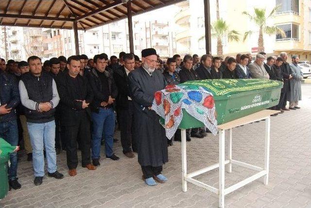 Gaziantep’te Üzerine Kapı Düşen Çocuk Öldü