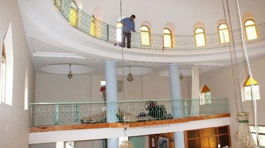 Kavak&rsquo;ta Camilerde Boya-badana &Ccedil;alışmaları