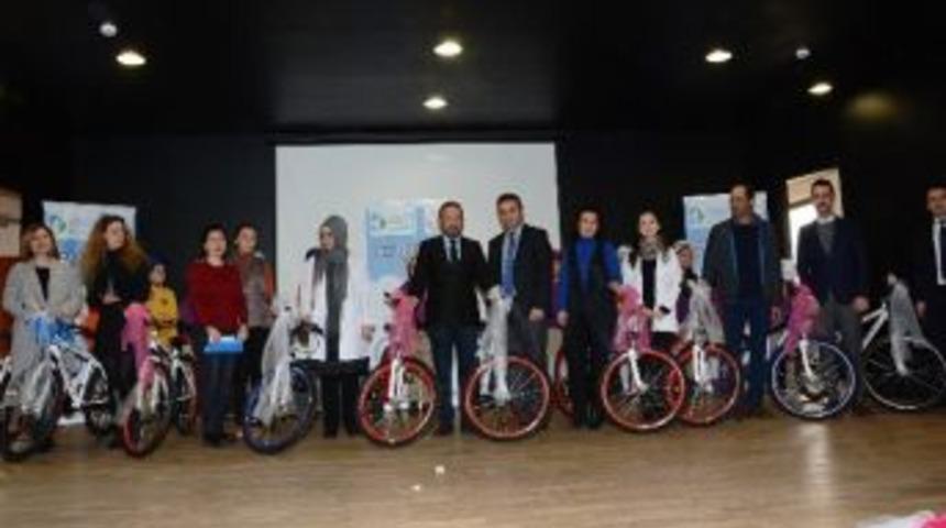İzmit&rsquo;te Bisiklet Dağıtımları Devam Ediyor