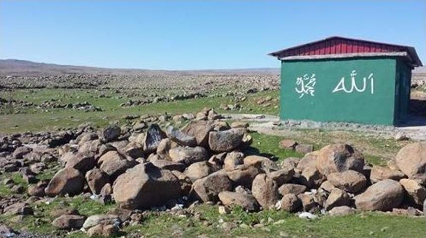 Viranşehir Diyarbakır Yol &Ouml;zerin De Bulunan Kania Reş&rsquo;e Hayırsever Bir Vatandaş Mescid Yaptı