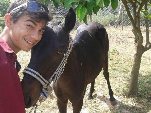 Gen&ccedil; Jokeyin Sır İntiharı 2