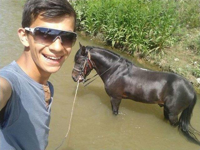 Gen&ccedil; Jokeyin Sır İntiharı 3