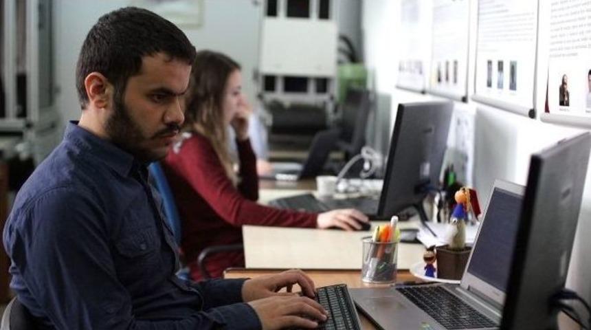 Sd&uuml;&rsquo;den &Ccedil;anakkale Sanal Rehberi Uygulaması