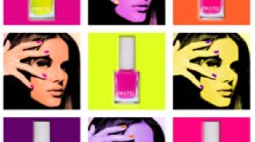 Neon Renkli Tırnaklar