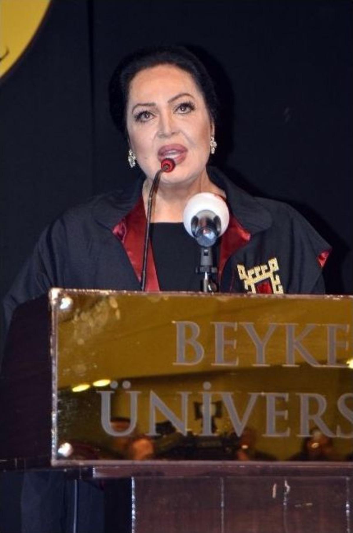 T&uuml;rkan Şoray: &ldquo;sevgiyle, Kardeşlik Duygularıyla Ve Millet&ccedil;e Kenetlenmemiz Gerekiyor&rdquo;