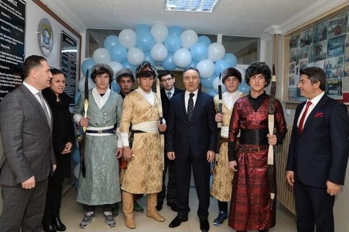 Vali Altıparmak; &ldquo;ter&ouml;r, Ter&ouml;rd&uuml;r. Ter&ouml;r Hi&ccedil; Kimseyi Şu T&uuml;rk, Şu K&uuml;rt Diye Se&ccedil;mez Ayırmaz&rdquo;