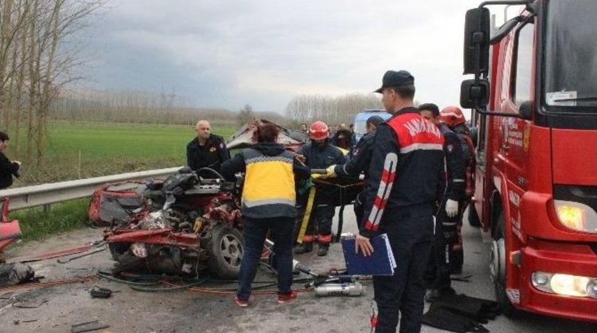 D-100&rsquo;de Feci Kaza: 4 &Ouml;l&uuml;, 1 Yaralı