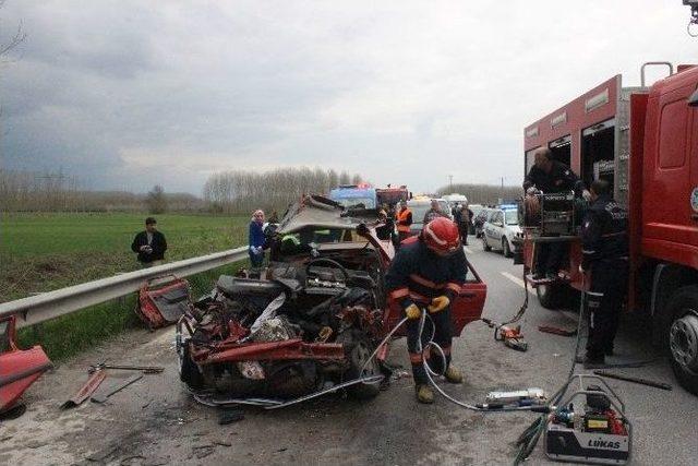 D-100&rsquo;de Feci Kaza: 4 &Ouml;l&uuml;, 1 Yaralı 2