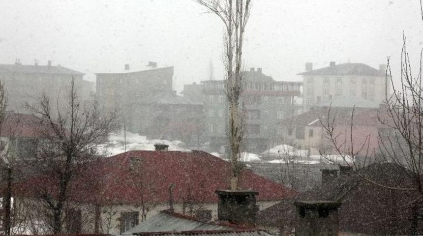 Y&uuml;ksekova&rsquo;da Kar Yağışı