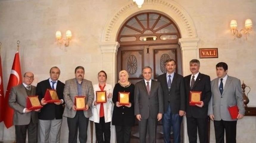 Vali Tapsız, Doktorlarla Buluştu