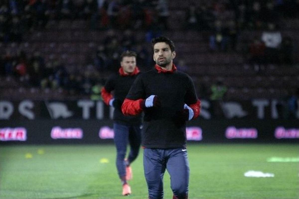 Trabzonspor Isınmaya Siyah Tiş&ouml;rt İle &Ccedil;ıktı