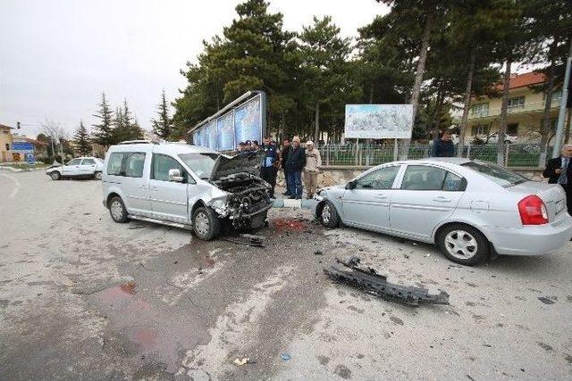 Konya&rsquo;da Zincirleme Kaza: 1 &Ouml;l&uuml;, 3 Yaralı 1