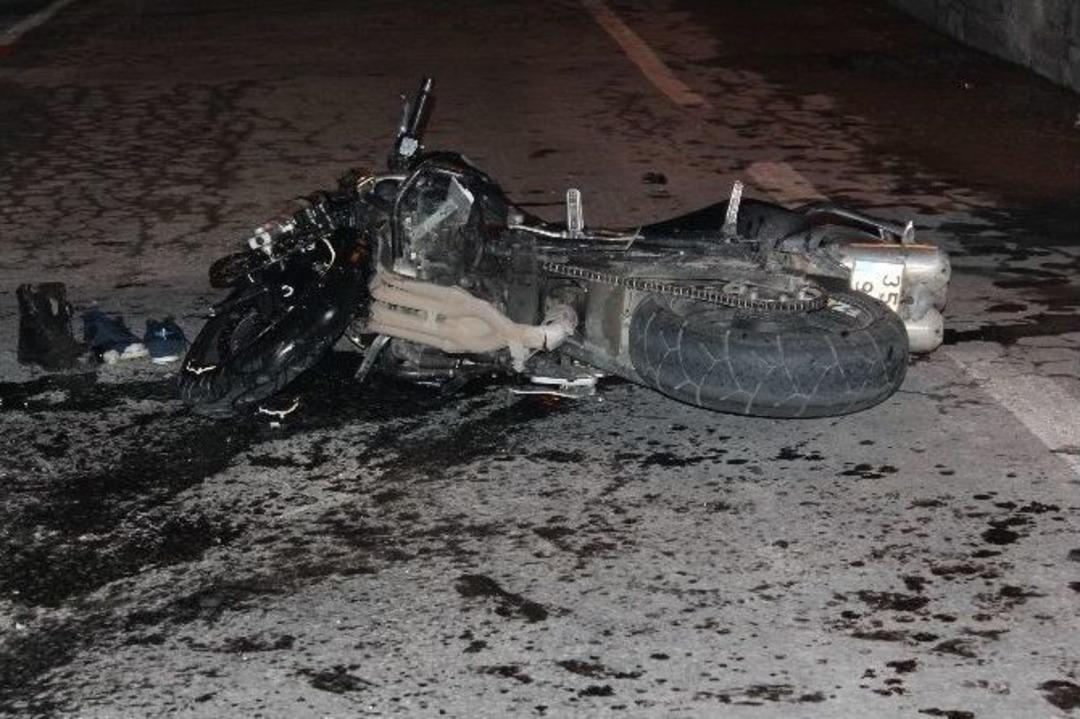 Aşırı Hız Yine &Ouml;l&uuml;m Getirdi