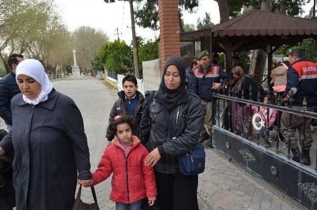 Suriyeli Sığınmacılar Ka&ccedil;tıklarına Bin Pişman 1