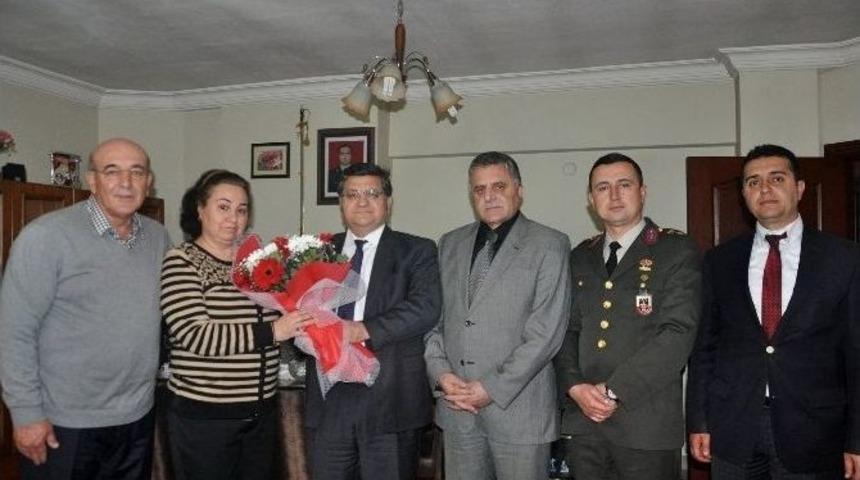 Kaymakam &Ouml;zarslan&rsquo;dan Şehit Ailelerine Ziyaret