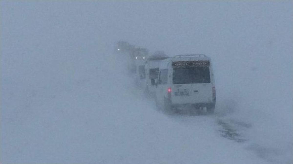 Kar Yağışı Ve Sis Karapet Ge&ccedil;idi&rsquo;nde Trafiği Olumsuz Y&ouml;nde Etkiliyor