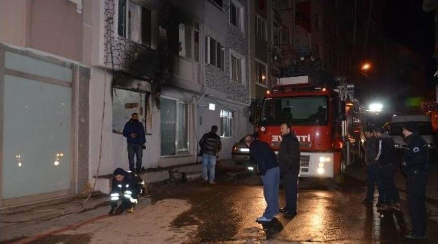Yangında Can Pazarı: 17 Kişi Dumandan Etkilendi