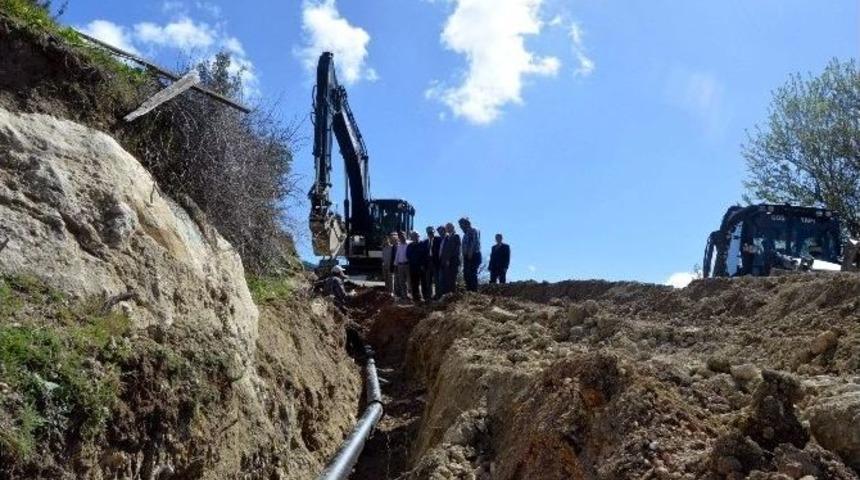 Asat, Dağları Delip İki Mahalleyi İ&ccedil;mesuyuna Kavuşturdu