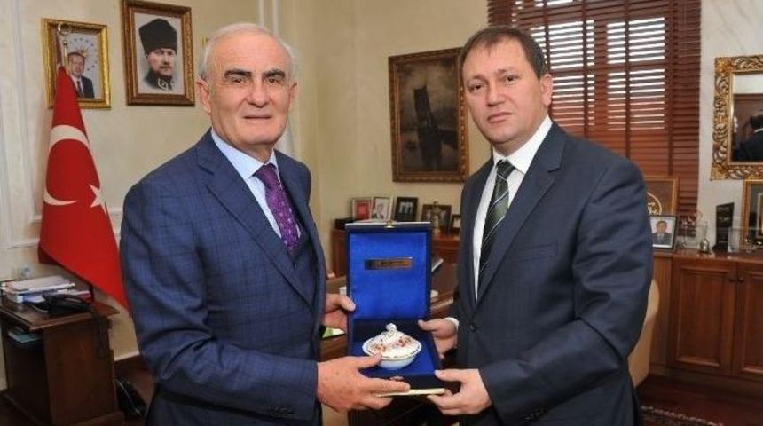 İl Milli Eğitim M&uuml;d&uuml;r&uuml; Girgin&rsquo;den Başkan Yılmaz&rsquo;a Veda Ziyareti