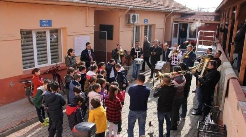 Öğrencilerden, Edirne Belediye Bandosu’na Ziyaret
