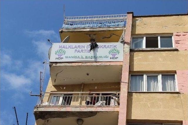 Hdp Binasındaki Siyah Bez Parçası İndirildi