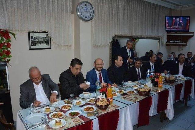 Niksar İl&ccedil;e Milli Eğitim M&uuml;d&uuml;r&uuml; Şavlı&rsquo;ya Veda Yemeği 1