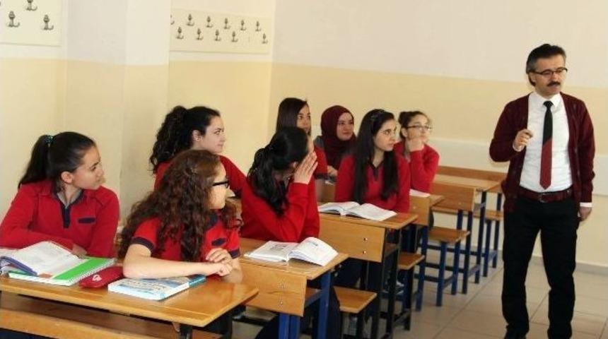 Nevşehirli &Ouml;ğretmen İstiklal Marşı&rsquo;na Klip &Ccedil;ekti