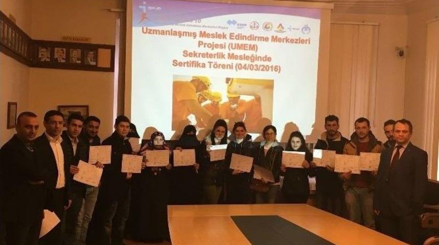 Kars&rsquo;ta Kursiyerler Sertifikalarını Aldı
