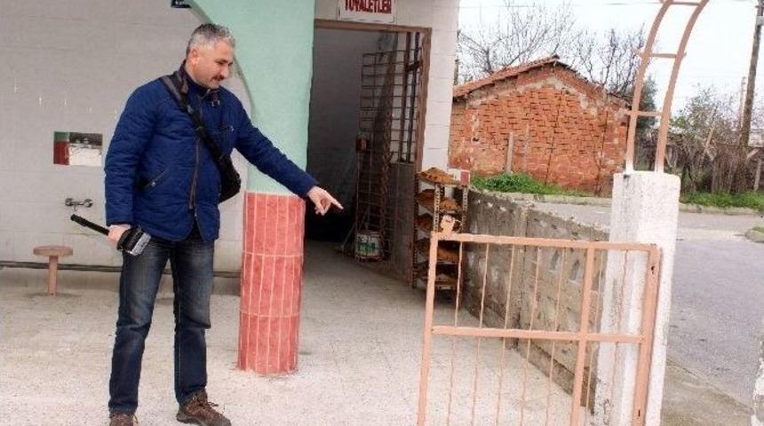 Salihli&rsquo;de İki G&uuml;nl&uuml;k Bebek Cami Avlusuna Terk Edildi