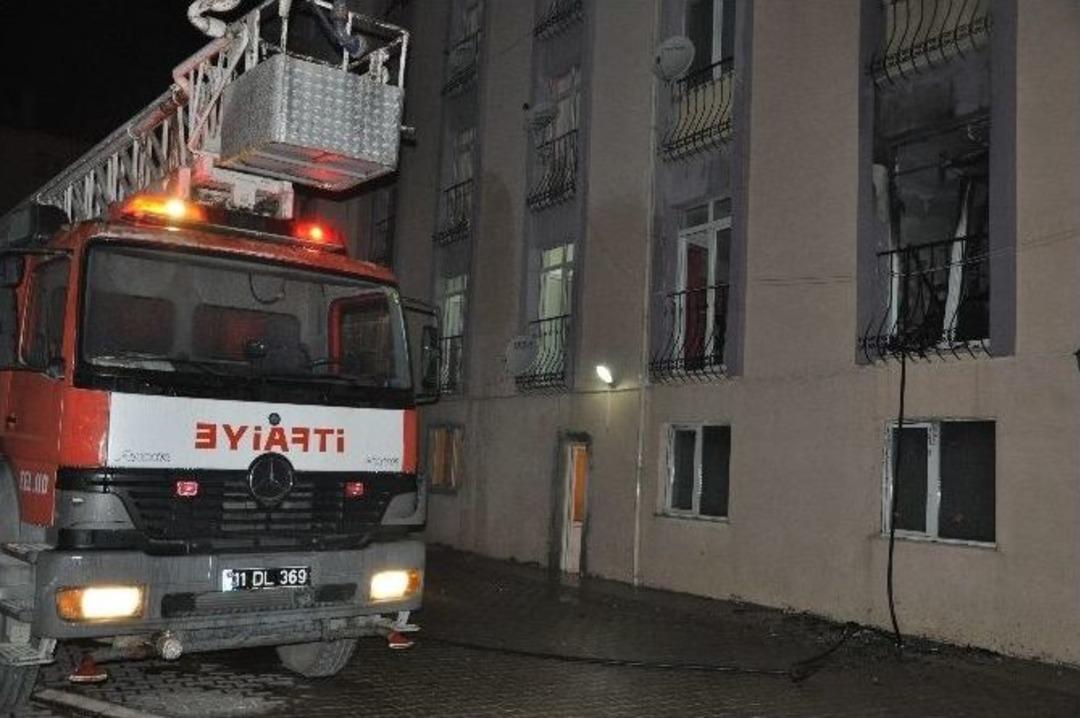 Boz&uuml;y&uuml;k&rsquo;te Patlayan Televizyon Daireyi Harabeye &Ccedil;evirdi