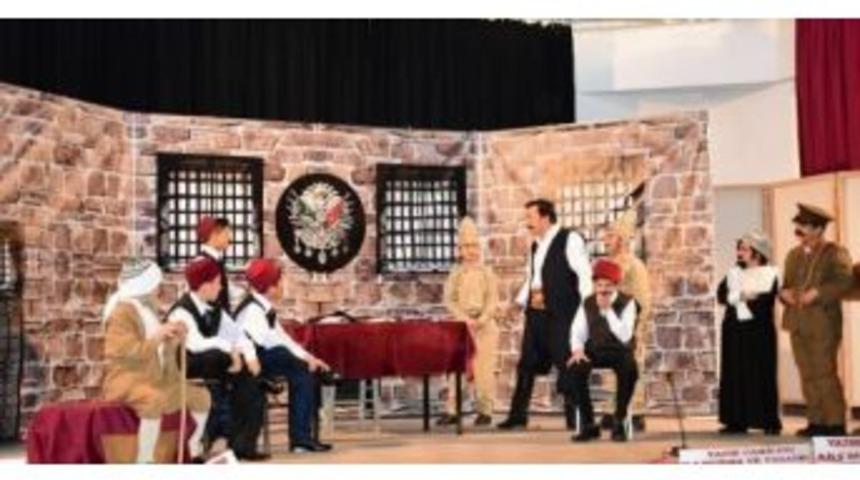 &Ouml;ğrencilerden Tiyatro G&ouml;sterisine Yoğun İlgi