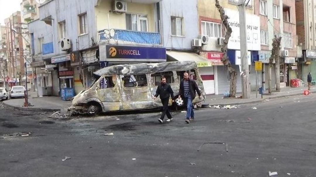 Bağlar&rsquo;da Hem &Ccedil;atışma Hem De G&ouml;&ccedil; S&uuml;r&uuml;yor