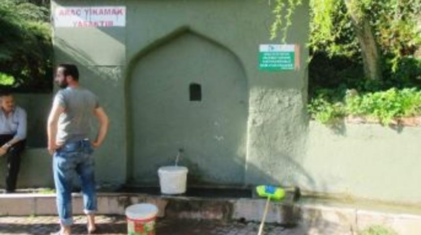 &Ccedil;eşmelerde Ara&ccedil; Yıkayan S&uuml;r&uuml;c&uuml;lere Ceza Kesildi