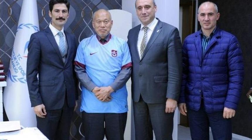 Trabzon&rsquo;da 3 Ay Judo Eğitimi Veren Mino Shojiro G&ouml;revini Tamamladı